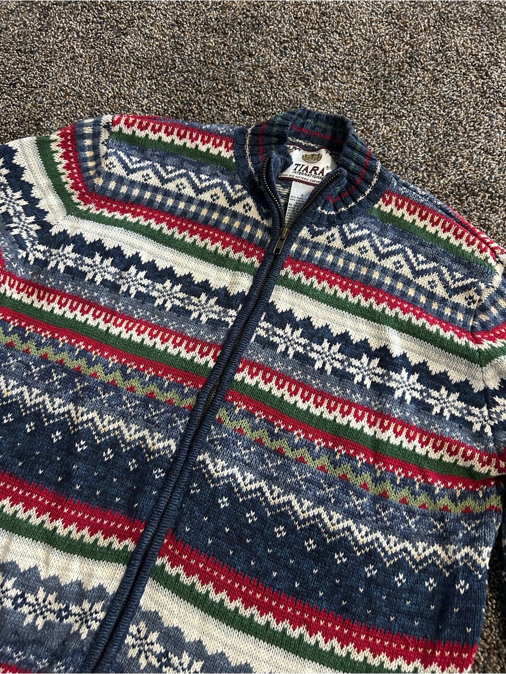 Vintage Y2K 2001 Tiara International small Christmas fair isle zip up sweater